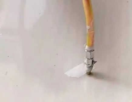 三山瓷砖空鼓维修公司专业解答在瓷砖铺贴过程中，如果使用的砂料过粗（如全部使用了粗砂），可能会导致以下问题